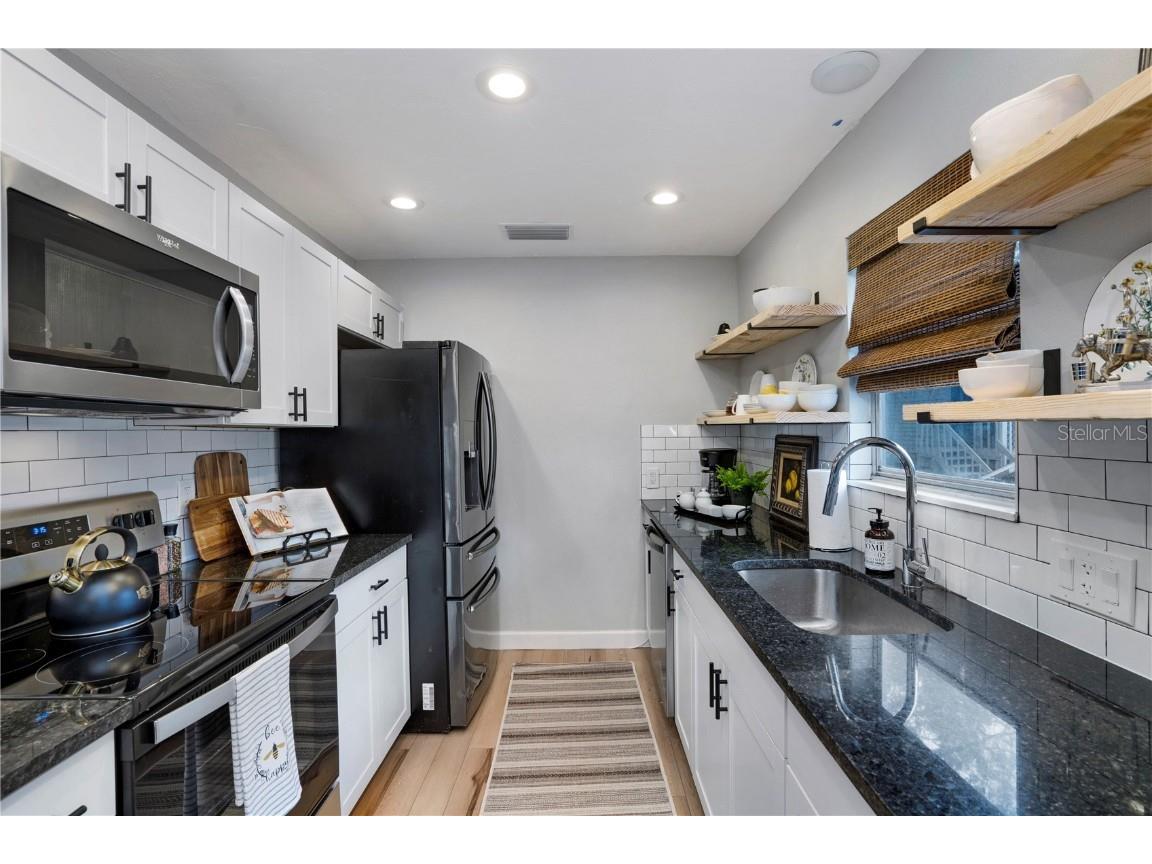 4705 Hollingsworth Avenue Sarasota FL 34233 A4544030 image7