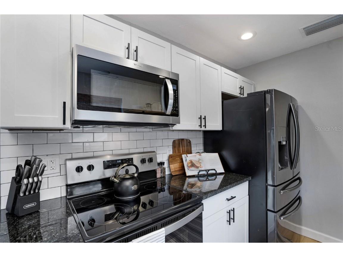 4705 Hollingsworth Avenue Sarasota FL 34233 A4544030 image8