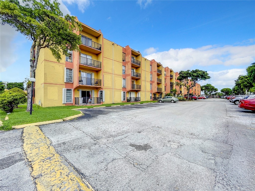 4707 NW 7th #204-8 Miami FL 33126 O6144627 image1