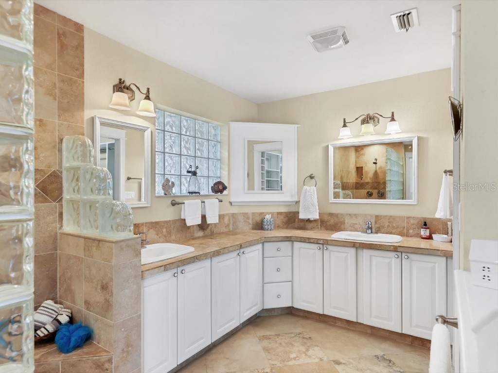 4708 Hidden River Road Sarasota FL 34240 A4671077 image23