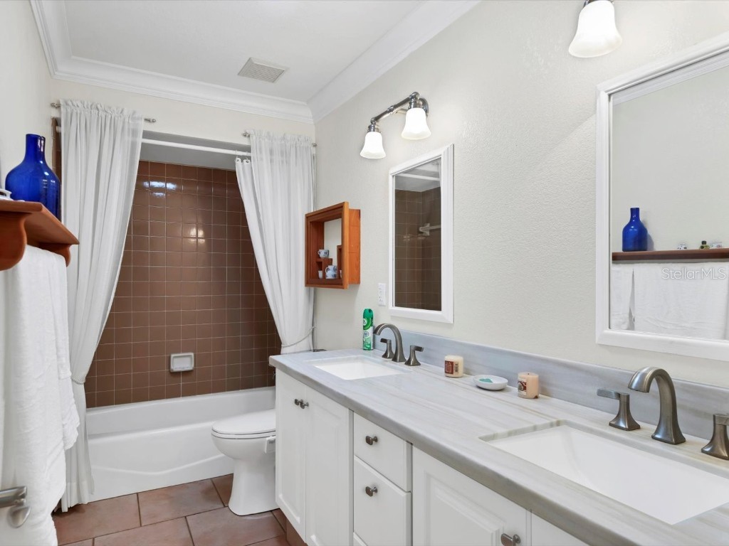 4708 Hidden River Road Sarasota FL 34240 A4671077 image27