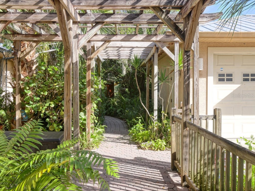 4708 Hidden River Road Sarasota FL 34240 A4671077 image45