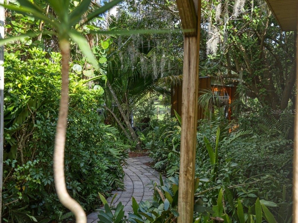 4708 Hidden River Road Sarasota FL 34240 A4671077 image46