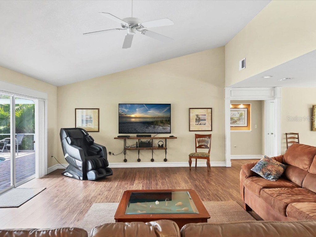 4708 Hidden River Road Sarasota FL 34240 A4671077 image7