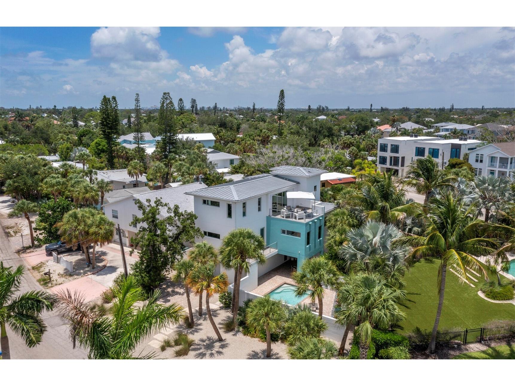 471 Island Circle Sarasota FL 34242 A4698115 image1