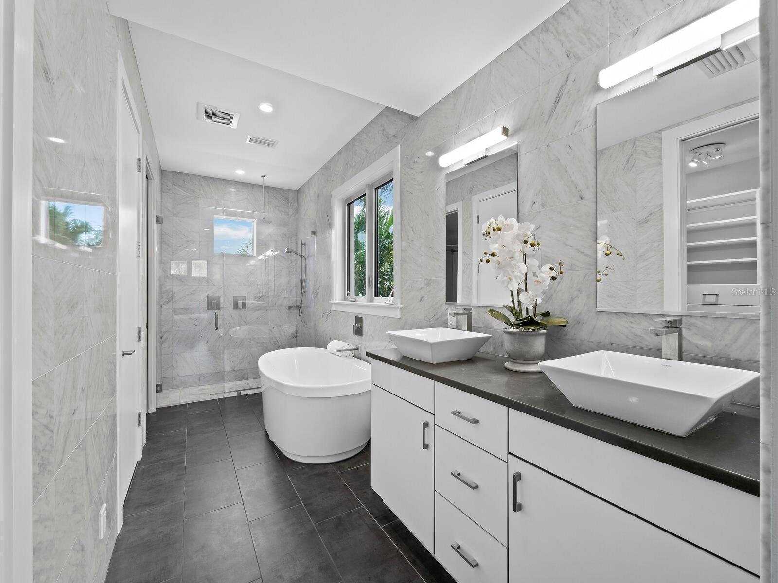 471 Island Circle Sarasota FL 34242 A4698115 image30