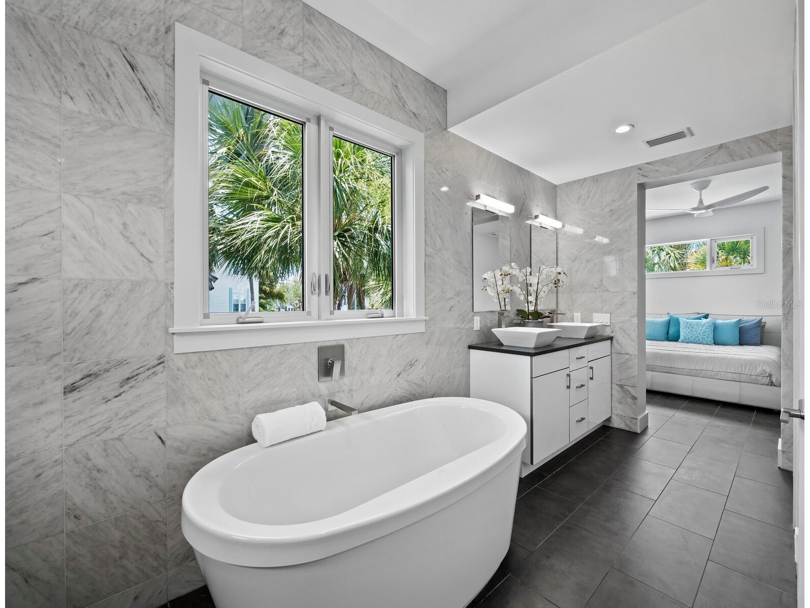 471 Island Circle Sarasota FL 34242 A4698115 image31