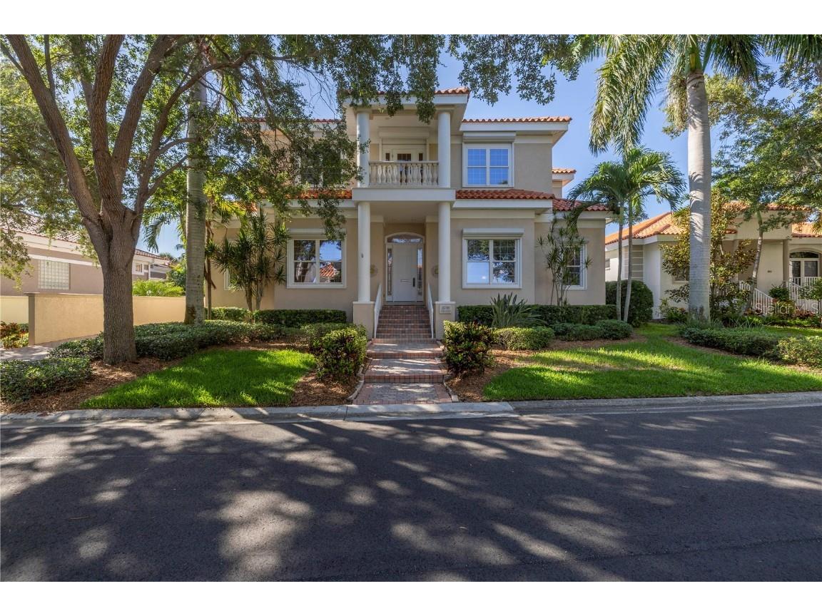 4710 Dolphin Cay Lane S Saint Petersburg FL 33711 - BOCA CIEGA BAY U8250305 image1