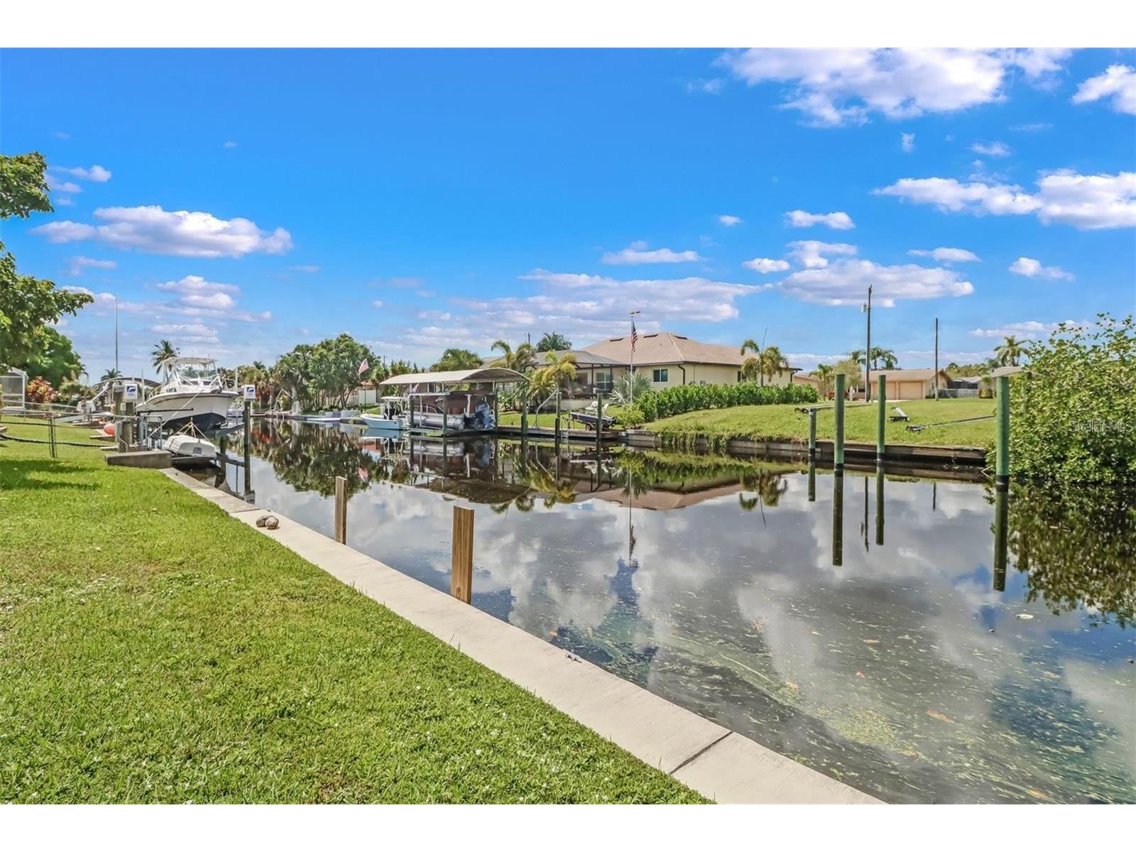 4711 Forest Glen Drive North Fort Myers FL 33903 OM726353 image22