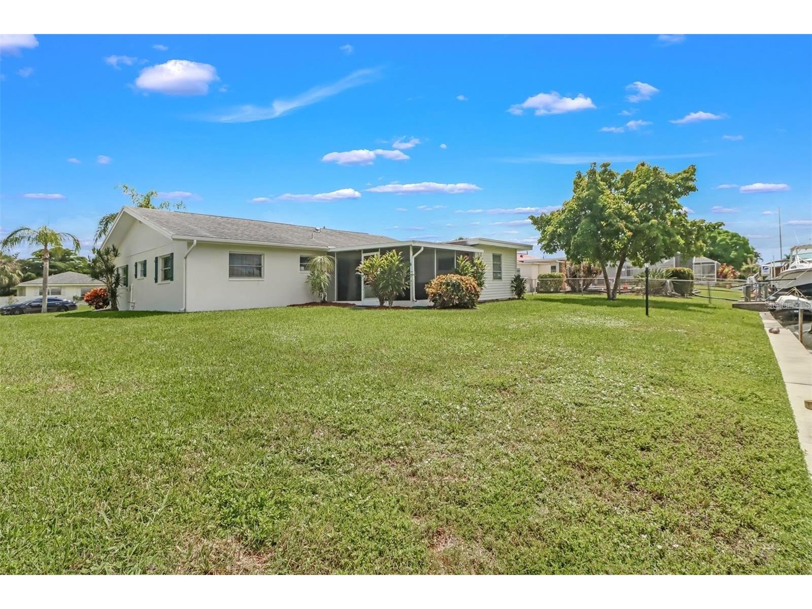 4711 Forest Glen Drive North Fort Myers FL 33903 OM726353 image26