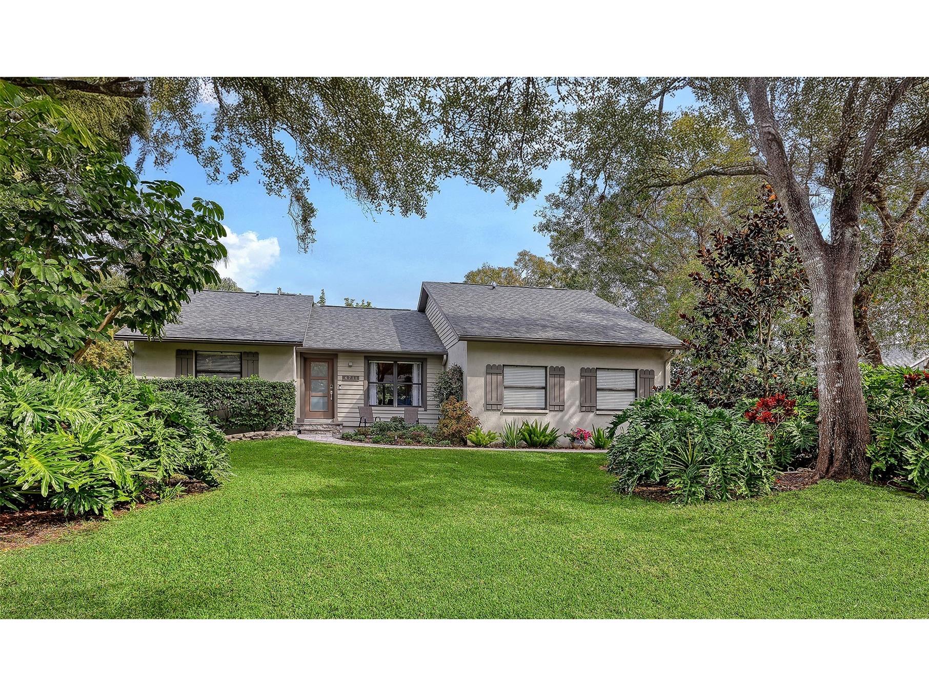 4711 Maid Marian Lane Sarasota FL 34232 A4677828 image1