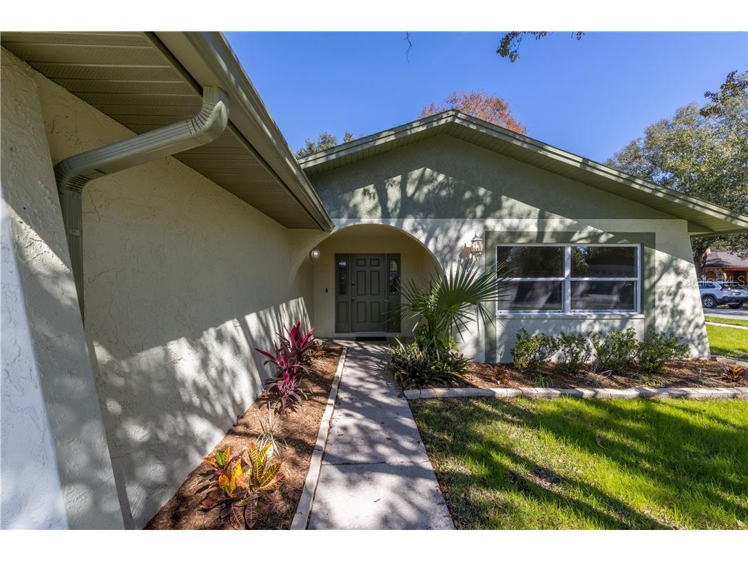 4711 Ridge Point Drive Tampa FL 33624 TB8492271 image2