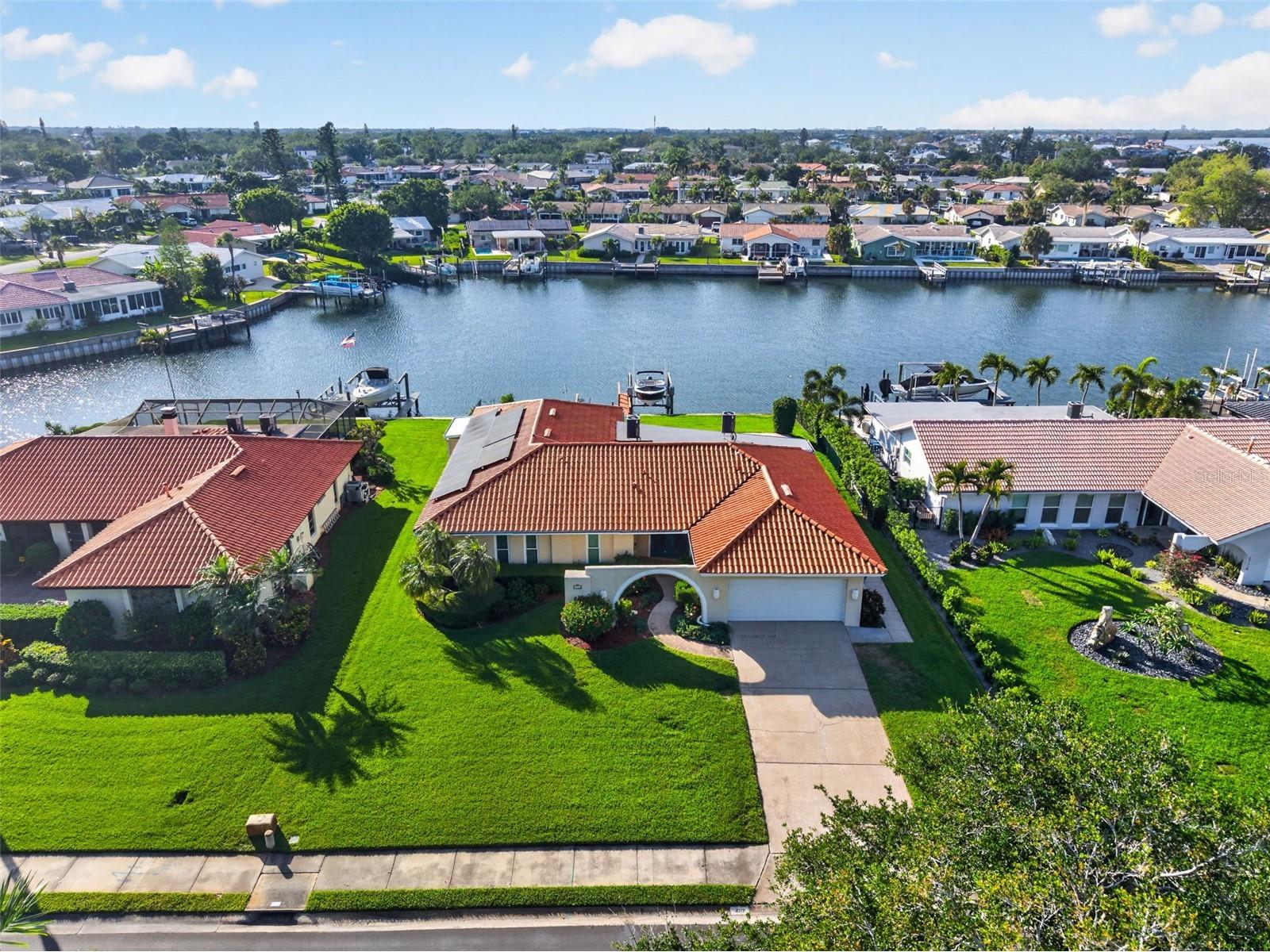 4712 Overlook Drive NE Saint Petersburg FL 33703 - TAMPA BAY TB8445861 image1