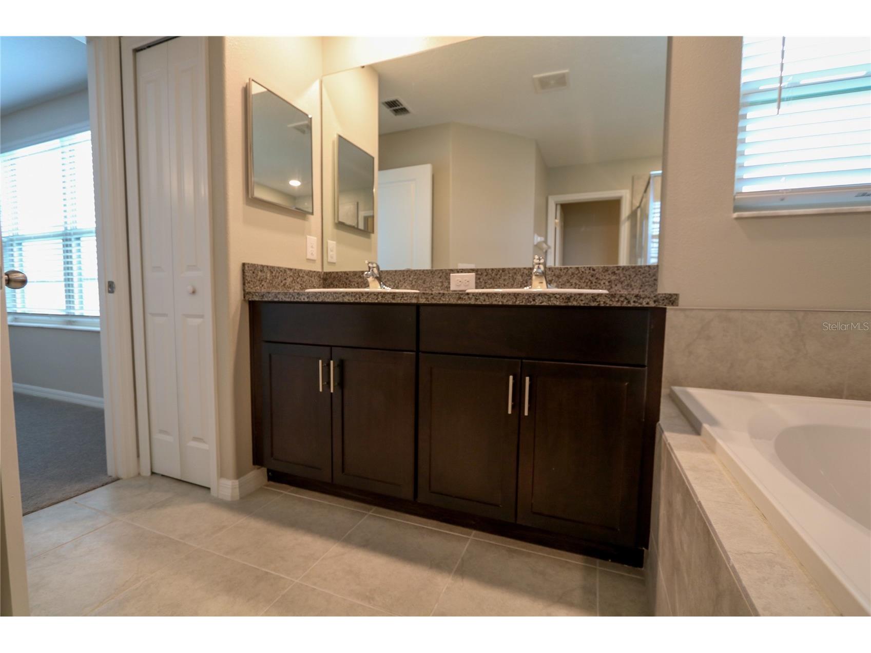 4714 Norman Oak Place Tampa FL 33619 TB8506482 image12