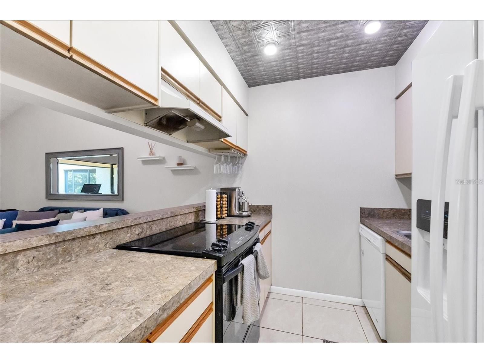 4717 Winslow Beacon #7 Sarasota FL 34235 A4687794 image11