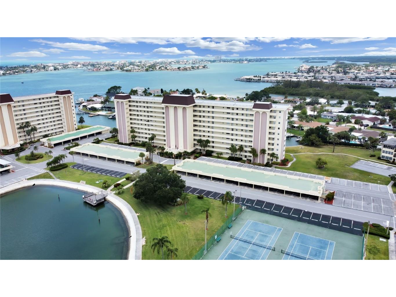 4725 Cove Circle #1001 Saint Petersburg FL 33708 - BOCA CIEGA BAY U8200835 image1
