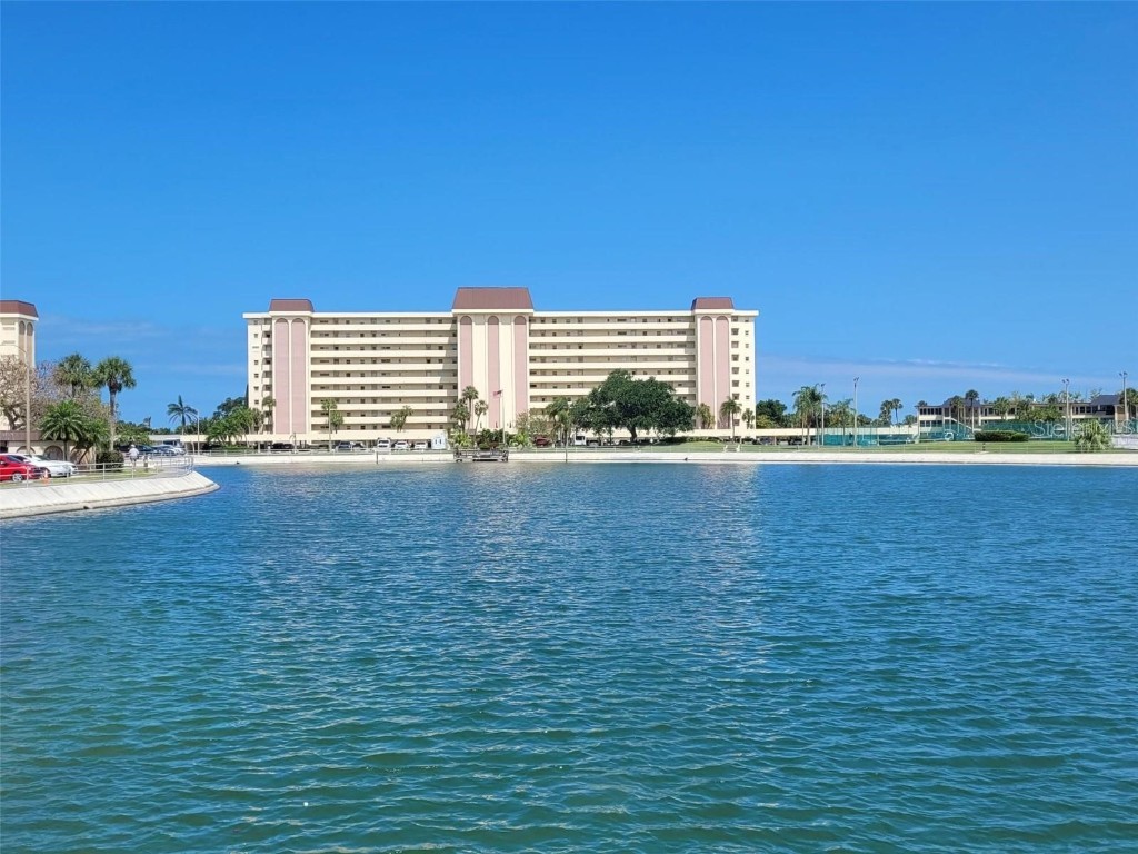 4725 Cove Circle #201 Saint Petersburg FL 33708 - BOCA CIEGA BAY U8225979 image1