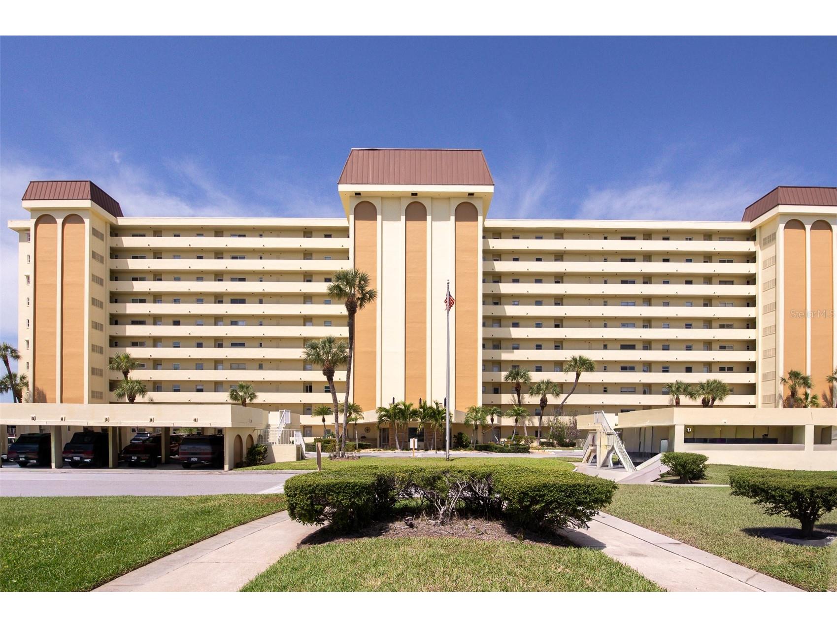 4725 Cove Circle #207 Saint Petersburg FL 33708 - BOCA CEIGA BAY TB8488203 image1