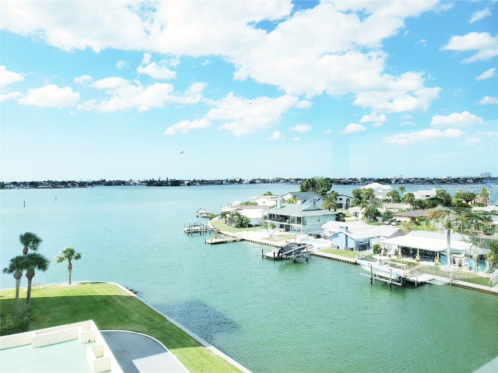 4725 Cove Circle #601 Saint Petersburg FL 33708 - BOCA CIEGA BAY U8218758 image1