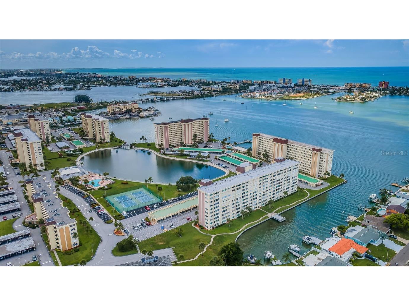 4725 Cove Circle #704 Saint Petersburg FL 33708 U8208675 image1