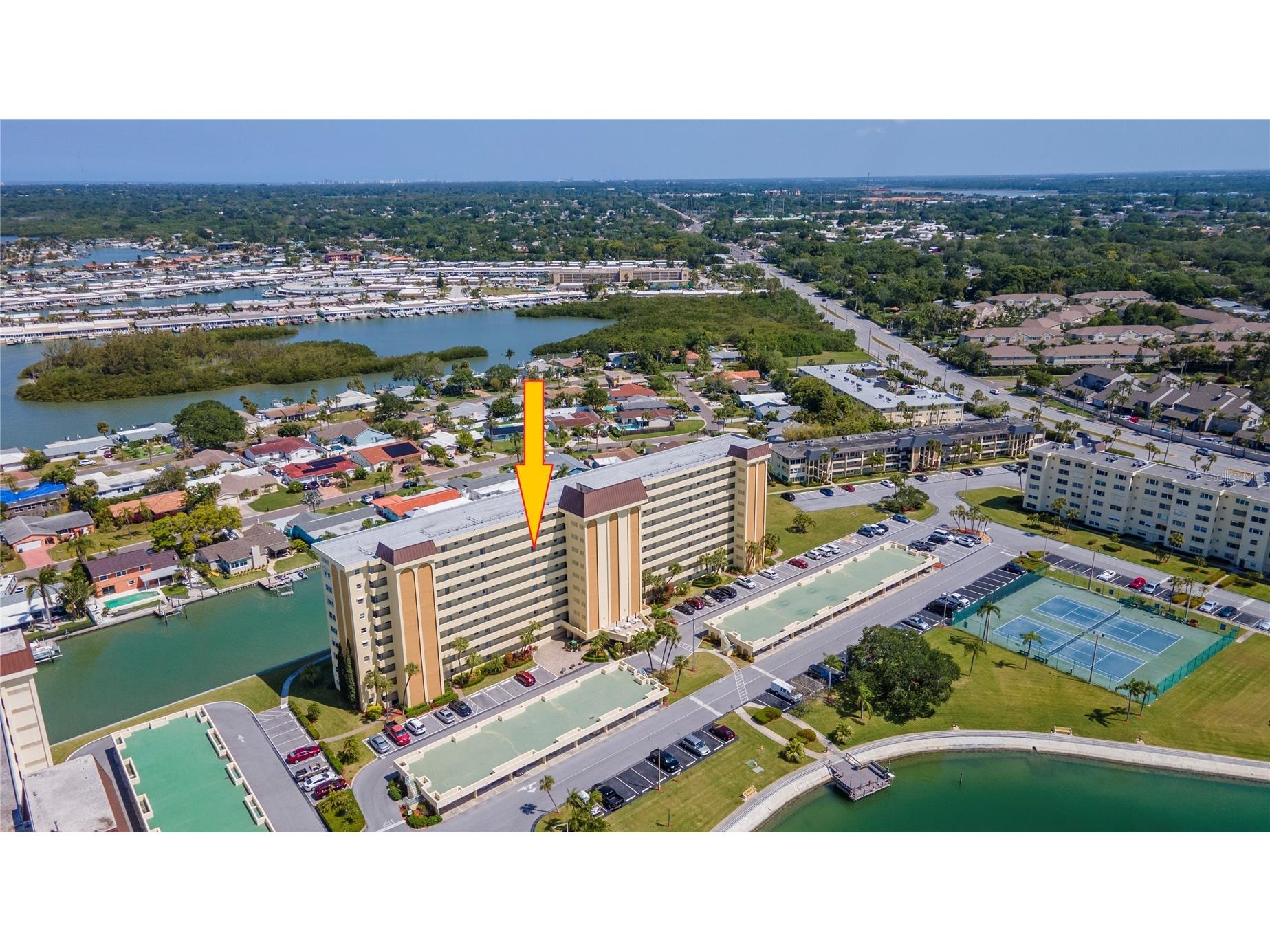 4725 Cove Circle #804 Saint Petersburg FL 33708 - BOCA CEIGA BAY TB8514523 image1