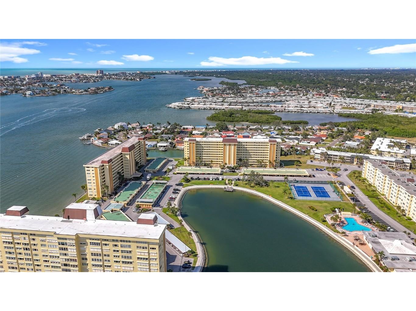 4725 Cove Circle #810 Saint Petersburg FL 33708 TB8444426 image2