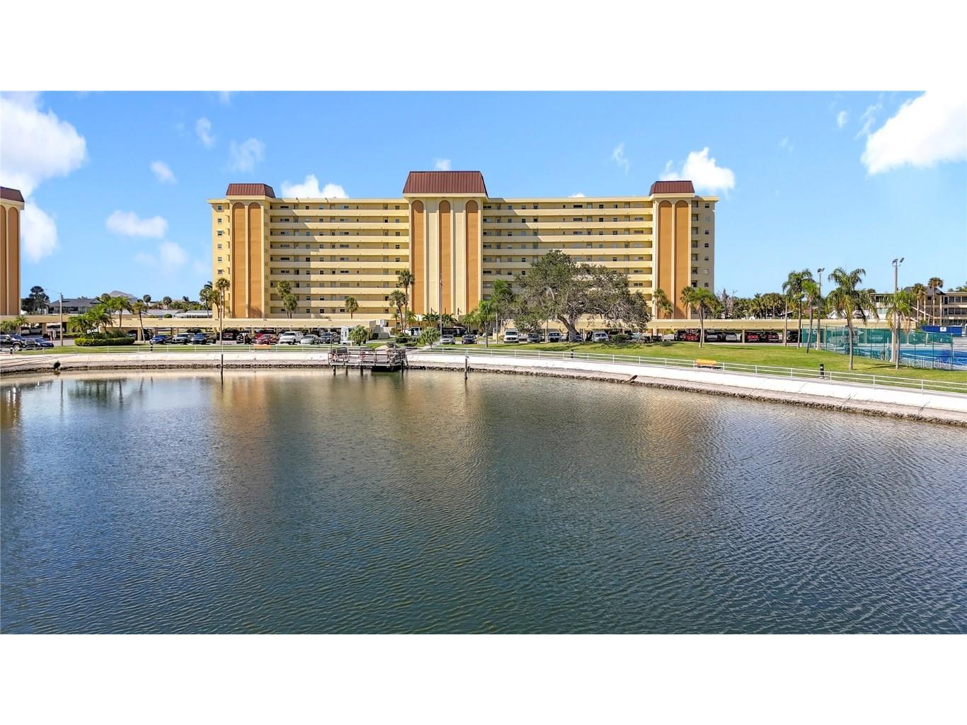 4725 Cove Circle #810 Saint Petersburg FL 33708 TB8444426 image4