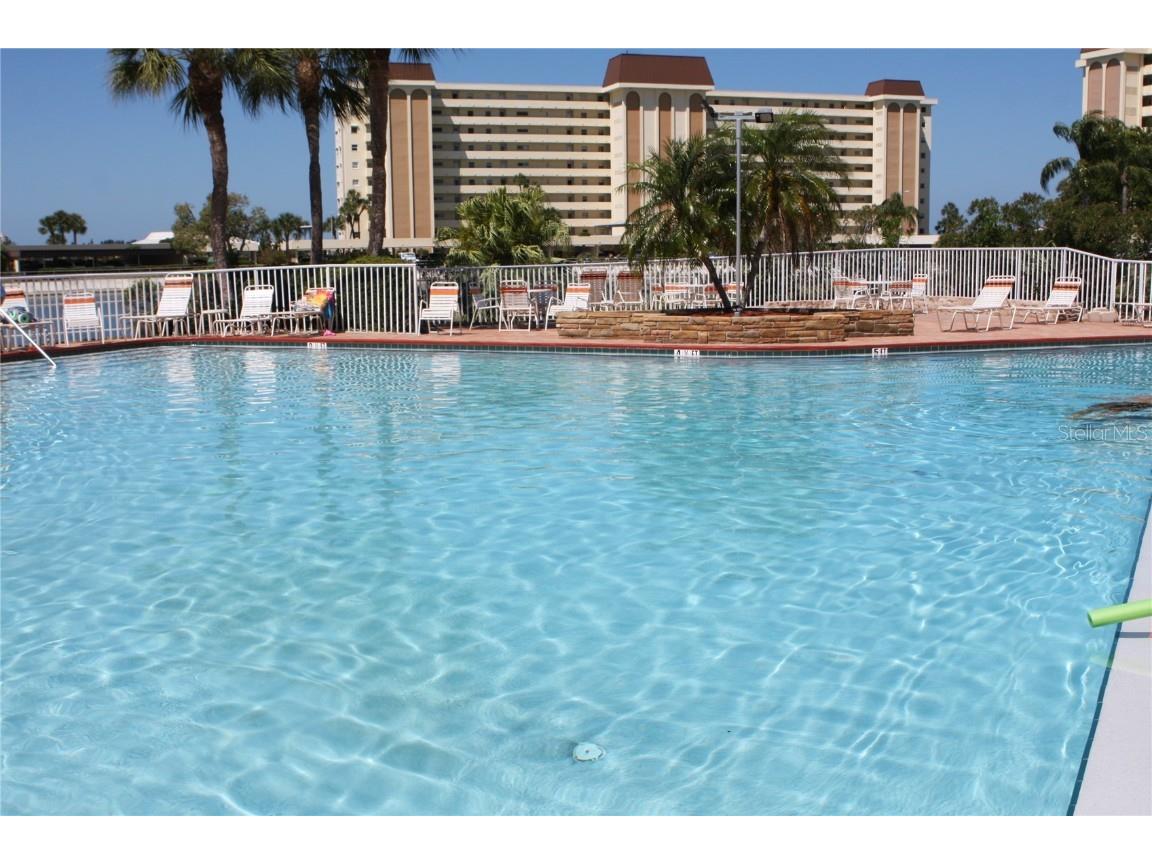 4725 Cove Circle #902 Saint Petersburg FL 33708 U8208056 image1