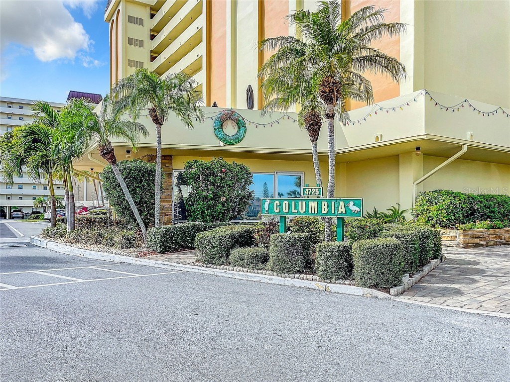 4725 Cove Circle #905 Saint Petersburg FL 33708 U8225309 image1