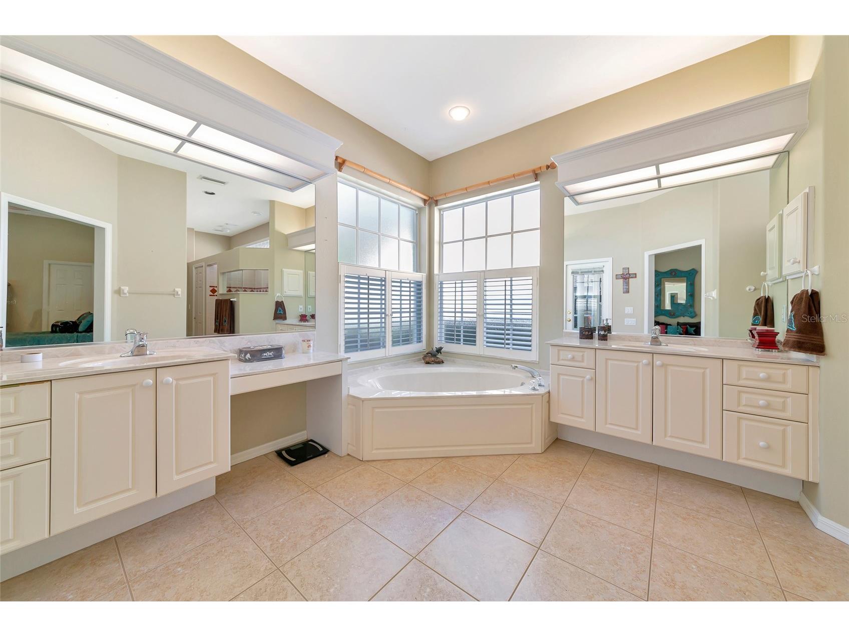 4726 Old Farm Road Sarasota FL 34233 A4681786 image18