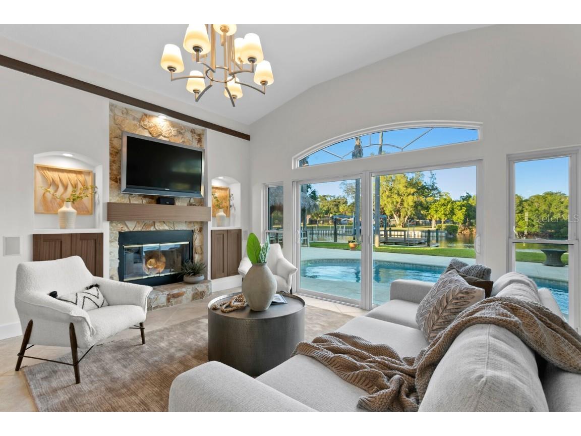 4726 Paradise Way S Saint Petersburg FL 33705 - LITTLE BAYOU U8220603 image1