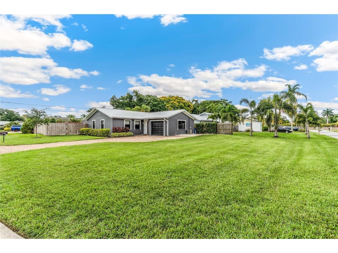 4727 Flatbush Avenue Sarasota FL 34233 A4613950 image1
