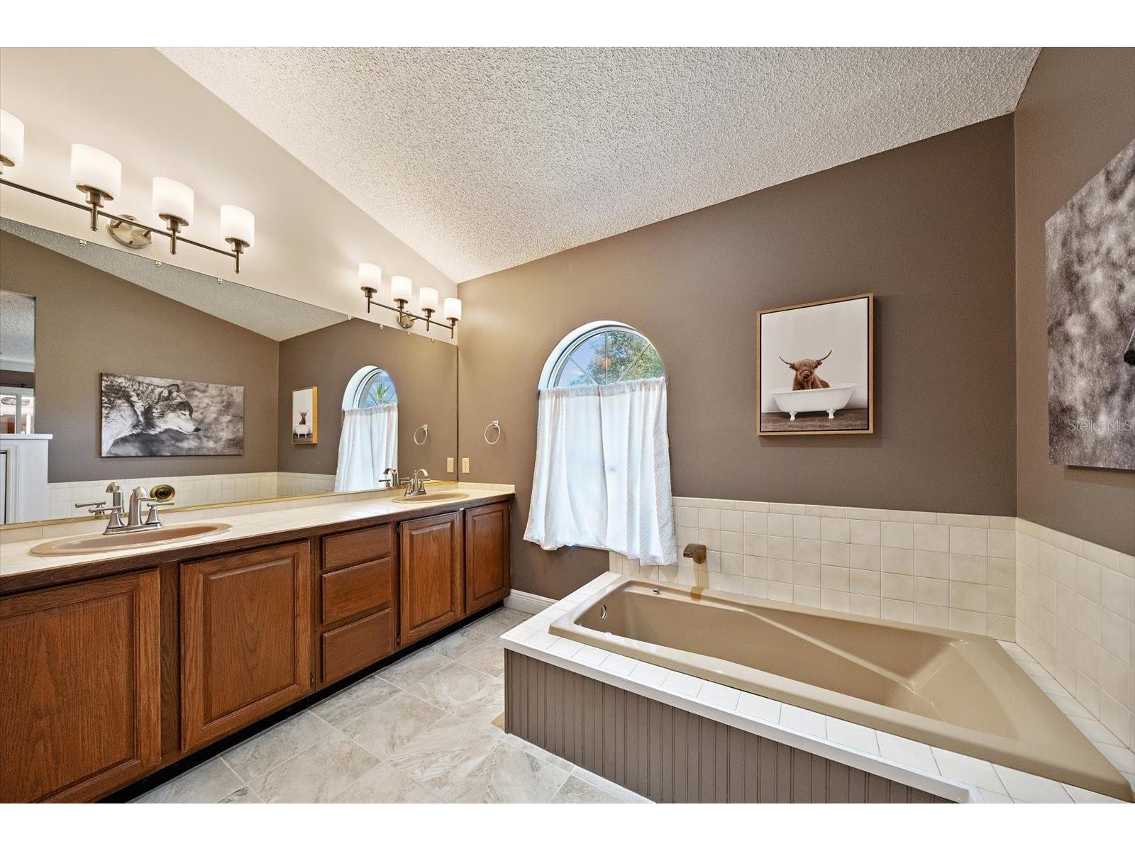 4732 Meadowview Circle Sarasota FL 34233 A4693999 image28