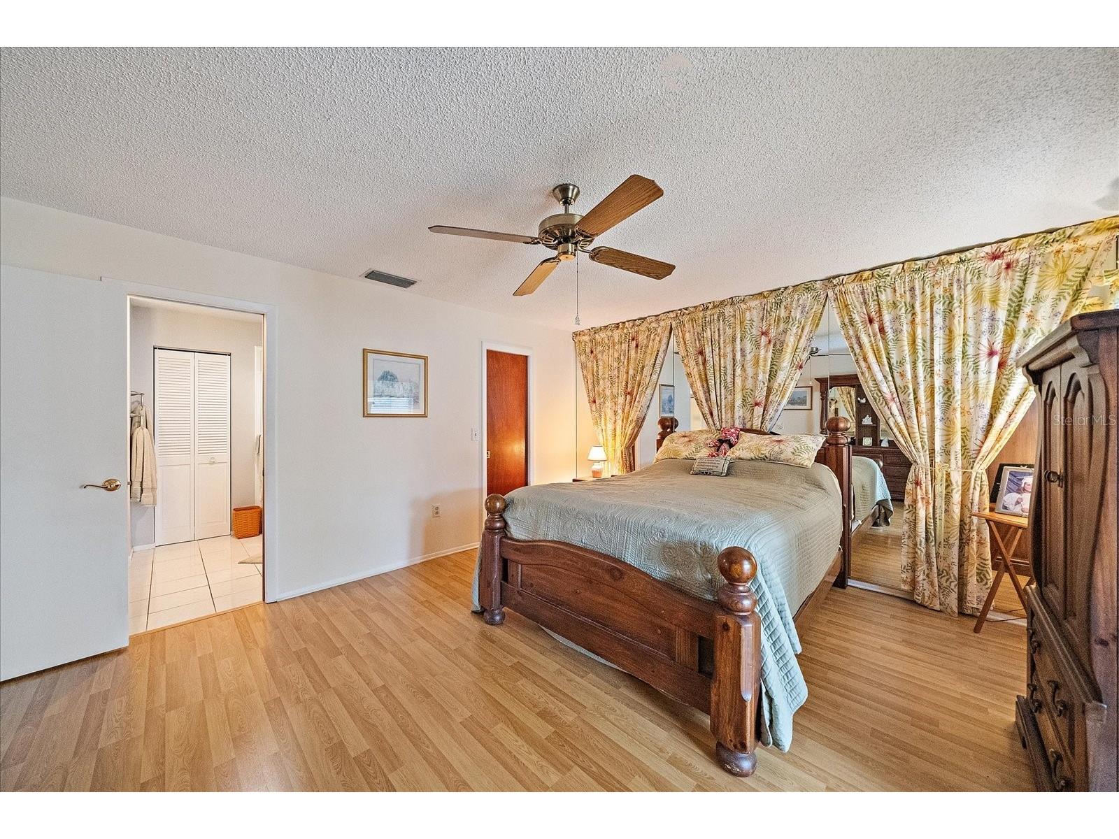 4735 Oak Hill Drive #8 Sarasota FL 34232 A4678024 image15