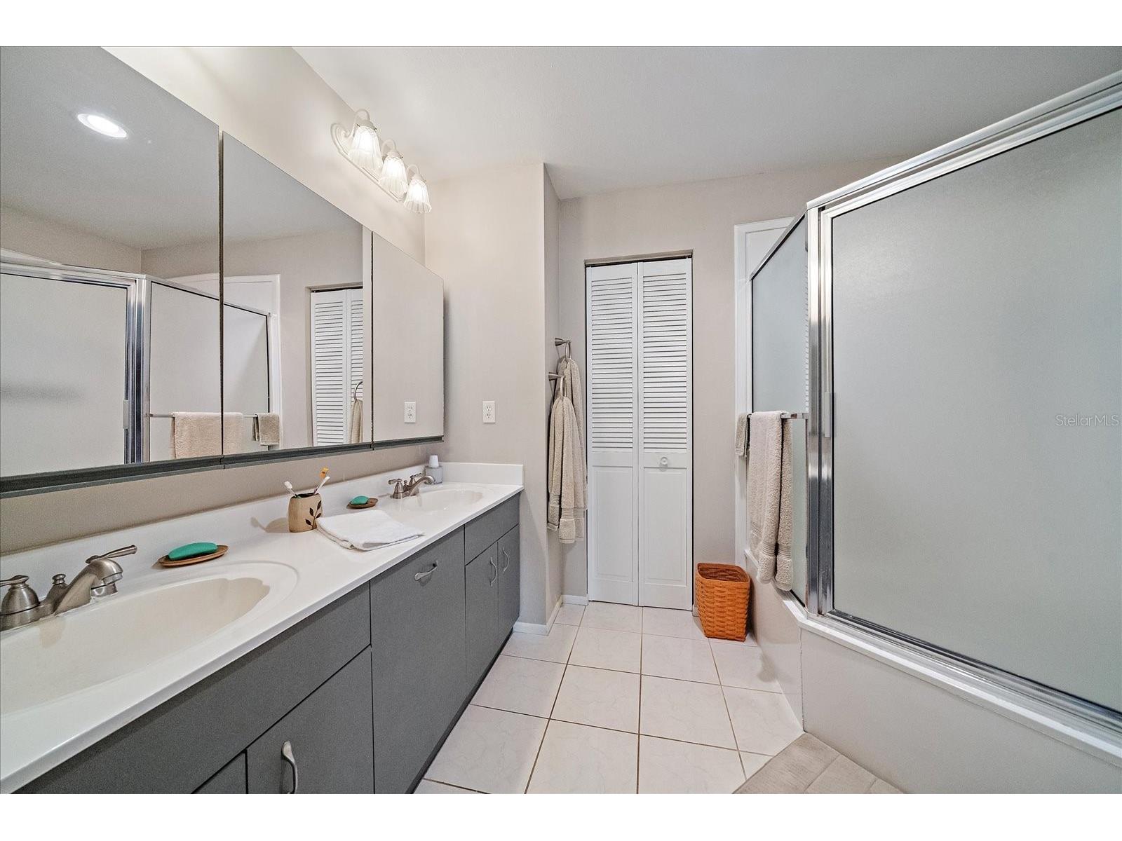 4735 Oak Hill Drive #8 Sarasota FL 34232 A4678024 image17