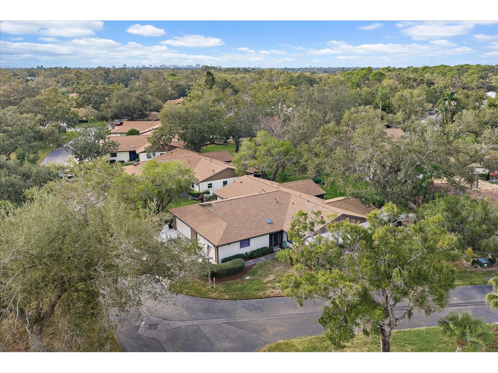 4735 Oak Hill Drive #8 Sarasota FL 34232 A4678024 image2