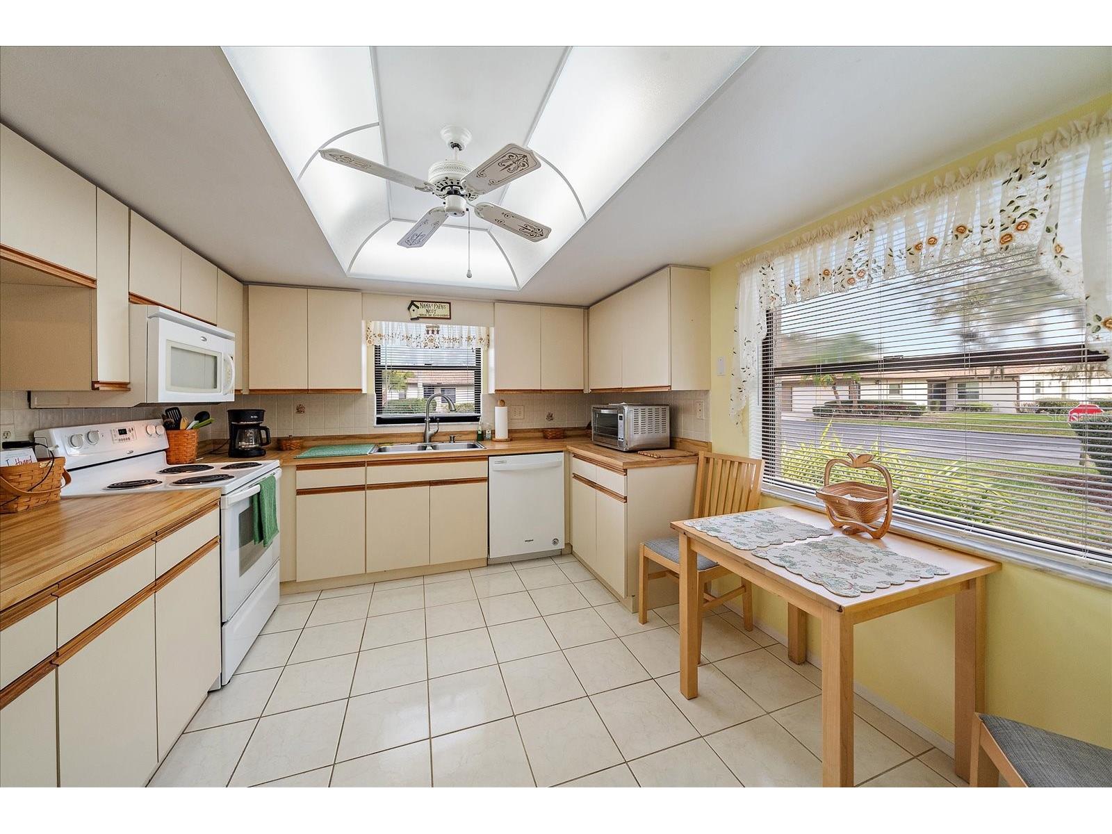 4735 Oak Hill Drive #8 Sarasota FL 34232 A4678024 image20