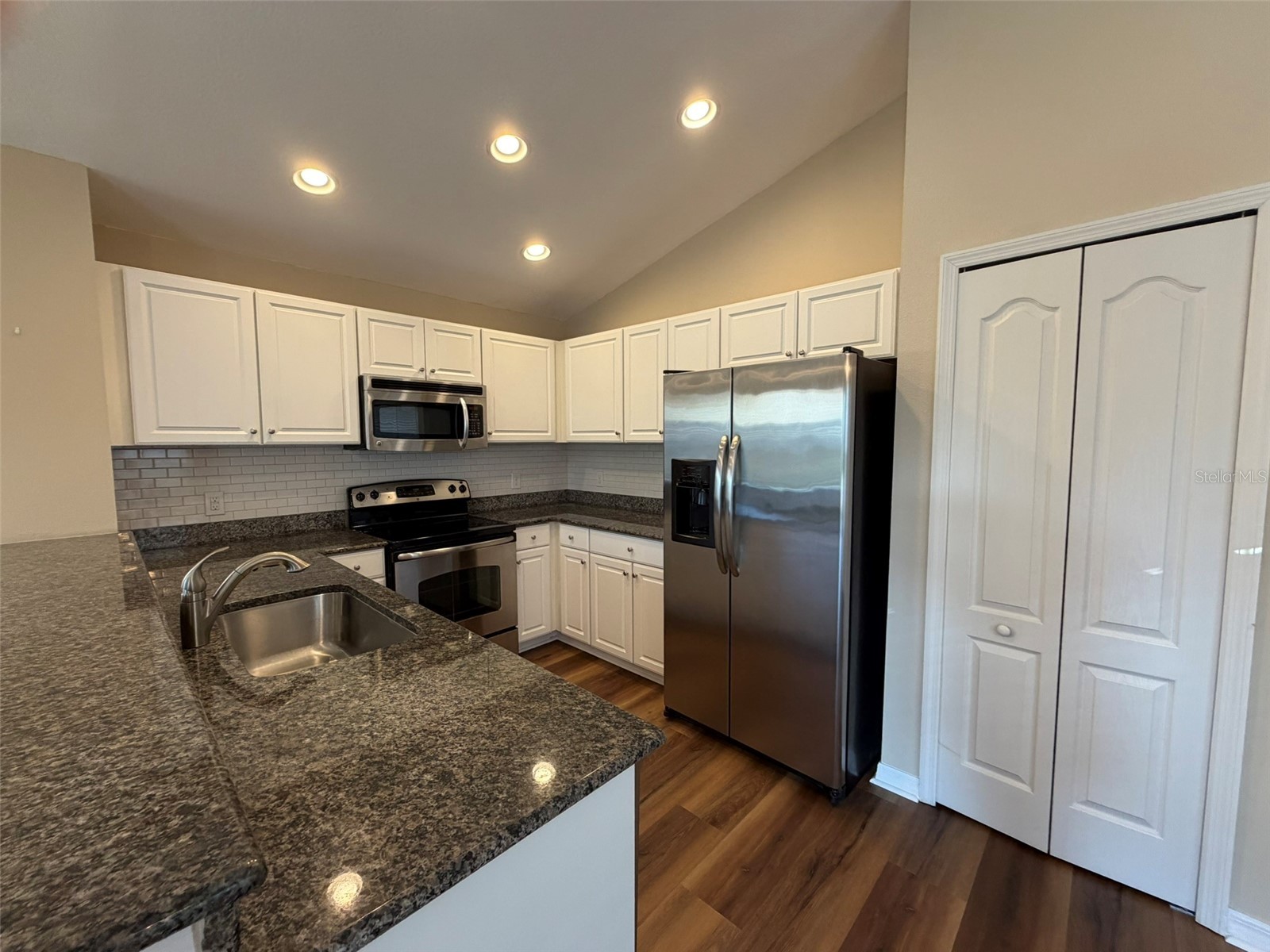 4735 Woodbrook Dr Sarasota FL 34243 A4693683 image5
