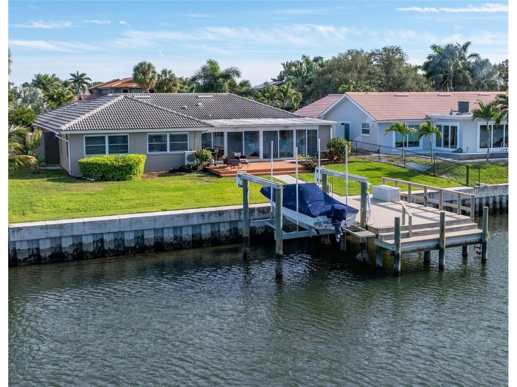 4736 Overlook Drive NE Saint Petersburg FL 33703 U8223699 image1