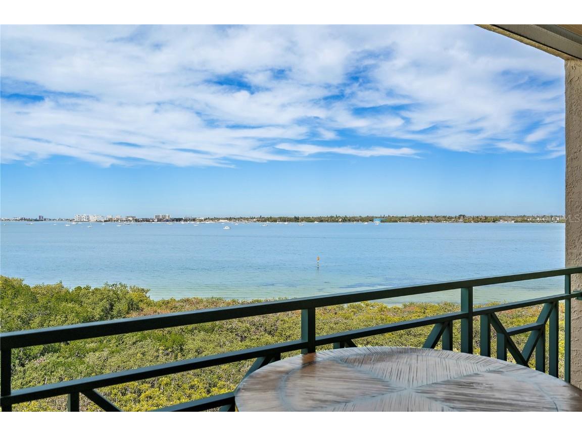 4737 Dolphin Cay Lane S #407 Saint Petersburg FL 33711 - BOCA CIEGA BAY T3505491 image1