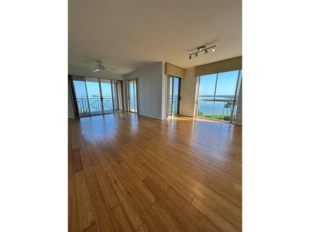 4737 Dolphin Cay Lane S #408 Saint Petersburg FL 33711 TB8386994 image3