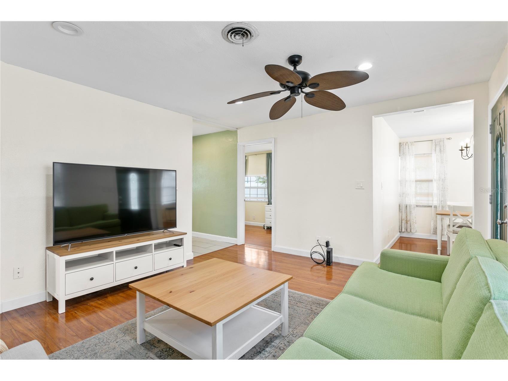 4740 22nd Avenue N Saint Petersburg FL 33713 TB8521933 image4