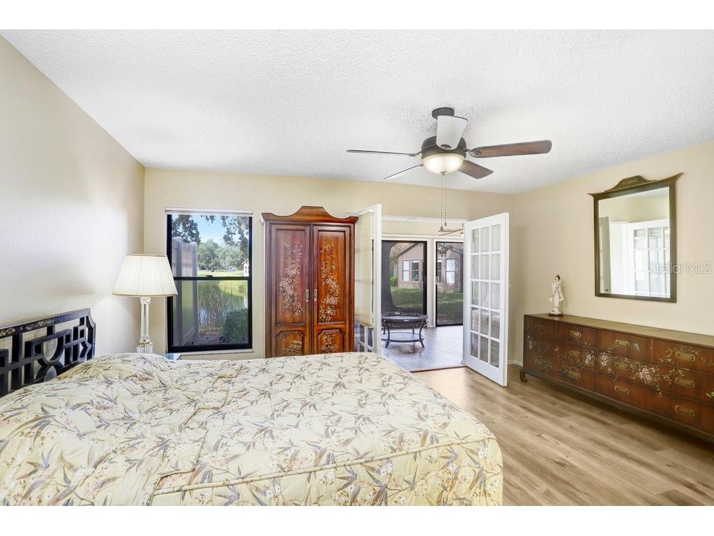 4742 Oak Hill Drive #12 Sarasota FL 34232 - POND TB8455745 image17