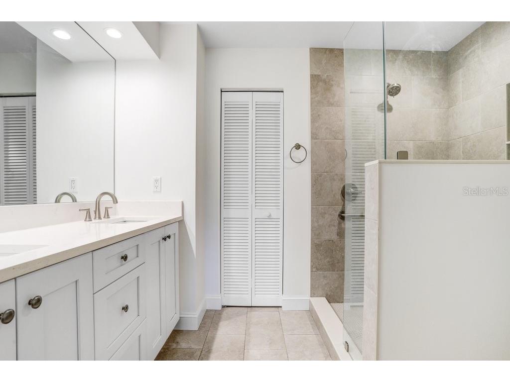 4742 Oak Hill Drive #12 Sarasota FL 34232 - POND TB8455745 image18