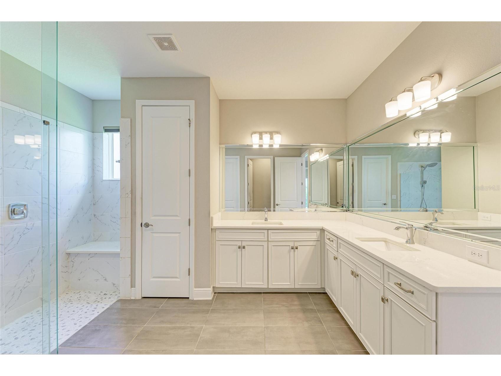 4745 Antrim Drive Sarasota FL 34240 A4693247 image35