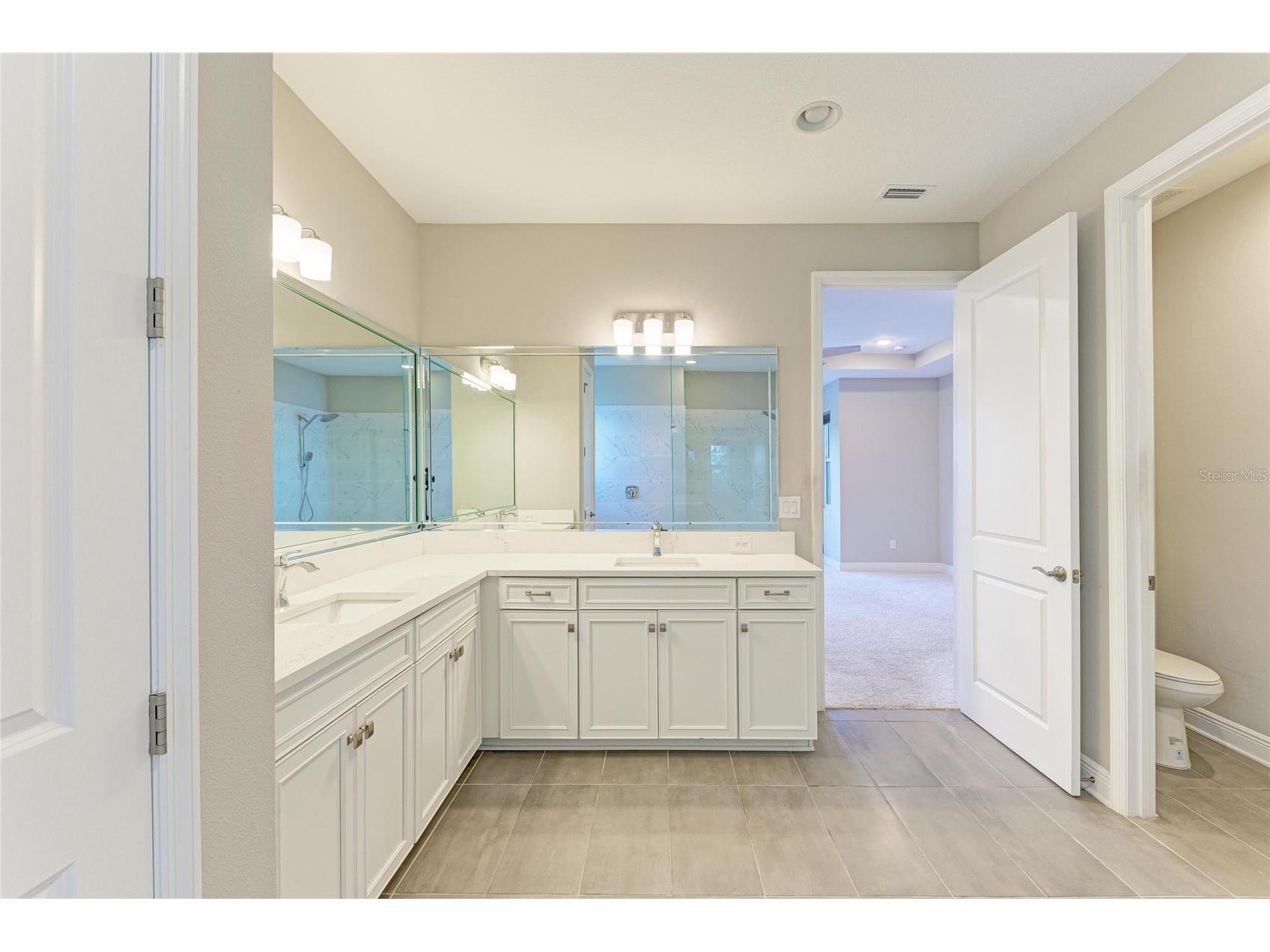 4745 Antrim Drive Sarasota FL 34240 A4693247 image37