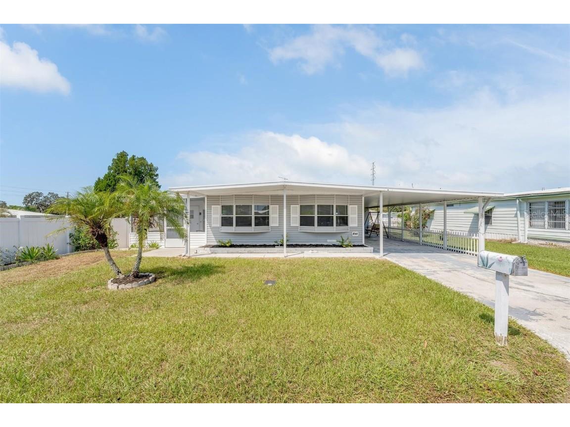 4745 Royal Palm Drive Zephyrhills FL 33542 W7857970 image1