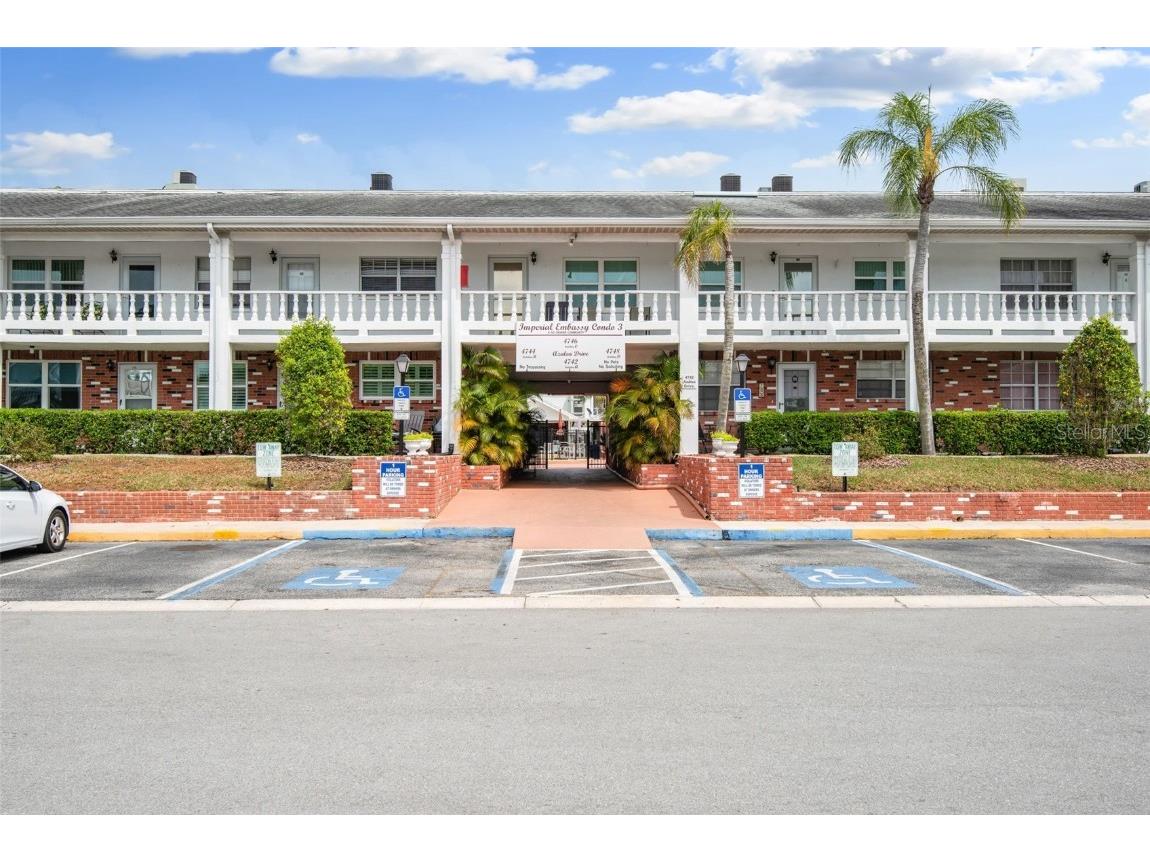 4746 Azalea Drive #103 New Port Richey FL 34652 W7853801 image1