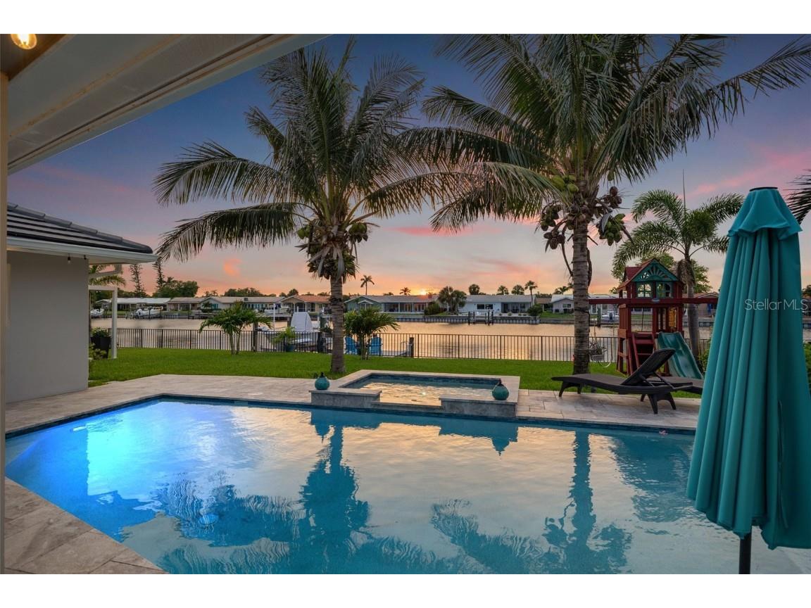 4748 Overlook Drive NE Saint Petersburg FL 33703 TB8428007 image1