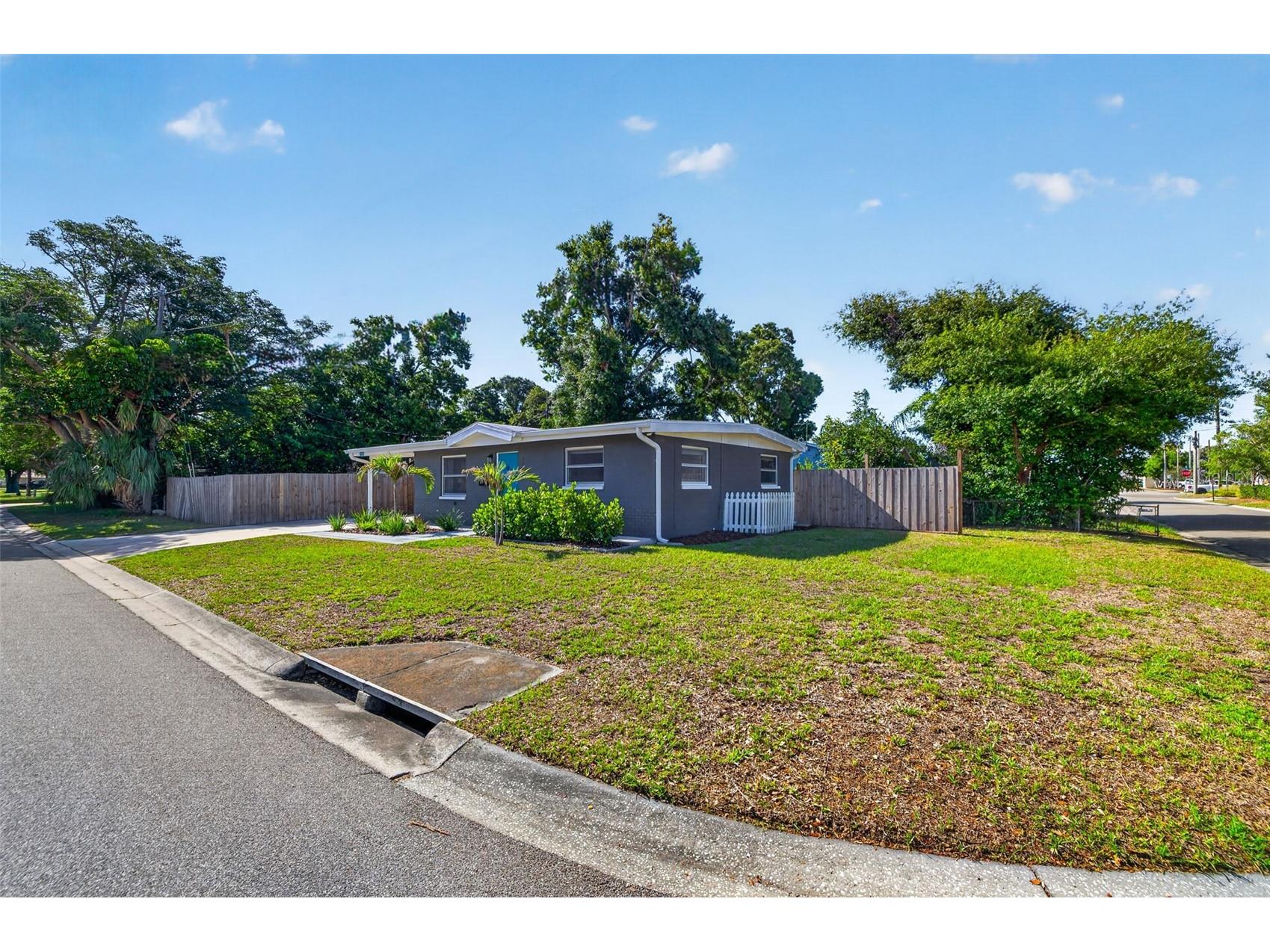 4750 39th Avenue N Saint Petersburg FL 33714 TB8512391 image4